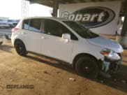 ✅ 2011 Nissan Versa S • VIN: 3N1BC1CP0BL405475 • Lot: 93047175. Wystawiony na Copart z przebiegiem 117 959 mil. Bezpłatny archiwum sprzedaży aukcyjnych z USA i szczegółowy raport historii pojazdu na DreamBid. Zdjęcie 4.