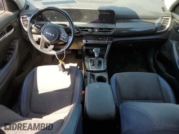 ✅ 2024 Kia Seltos S • VIN: KNDEUCAA9R7585989 • Лот: 69428815. Опубликован ранее на Copart с пробегом 41 122 миль. Бесплатный доступ к архиву аукционных продаж из США и подробный отчёт об истории автомобиля на DreamBid. Изображение 8.