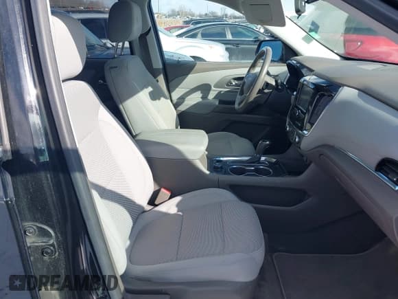 ✅ 2018 Chevrolet Traverse LT Cloth • VIN: 1GNEVMKW9JJ210079 • Lot: 41548733. Wystawiony na IAAI z przebiegiem 106 698 mil. Bezpłatny archiwum sprzedaży aukcyjnych z USA i szczegółowy raport historii pojazdu na DreamBid. Zdjęcie 5.