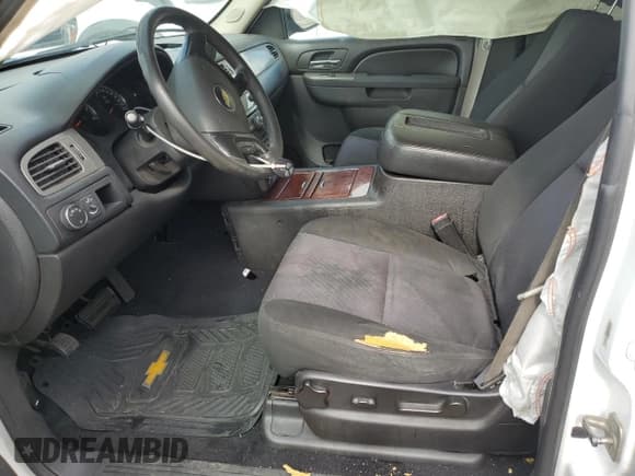 ✅ 2012 Chevrolet Tahoe Commercial • VIN: 1GNLC2E00CR245011 • Lot: 81582005. Listed on Copart with 152,127 mi. Free auction sales archive from the USA and detailed vehicle history report at DreamBid. Image 7.