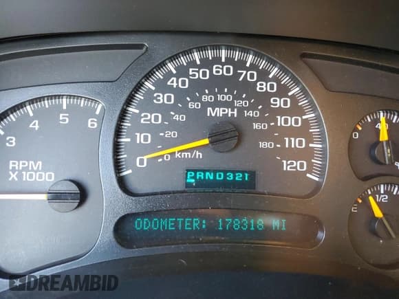 ✅ 2005 Chevrolet Silverado 1500 LS • VIN: 1GCEC19V75Z258214 • Lot: 71930004. Listed on Copart with 178,318 mi. Free auction sales archive from the USA and detailed vehicle history report at DreamBid. Image 9.