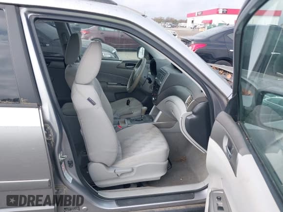 ✅ 2010 Subaru Forester X Premium • VIN: JF2SH6CC8AH916262 • Lot: 43762454. Wystawiony na IAAI z przebiegiem 200 672 mil. Bezpłatny archiwum sprzedaży aukcyjnych z USA i szczegółowy raport historii pojazdu na DreamBid. Zdjęcie 5.