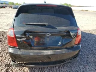 ✅ 2006 Kia Spectra • VIN: KNAFE162065241706 • Лот: 68949914. Опубликован ранее на Copart с пробегом 153 169 миль. Бесплатный доступ к архиву аукционных продаж из США и подробный отчёт об истории автомобиля на DreamBid. Изображение 6.