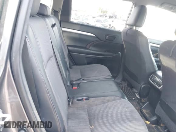 ✅ 2014 Toyota Highlander LE • VIN: 5TDBKRFHXES056097 • Lot: 43834509. Listed on IAAI with 183,860 mi. Free auction sales archive from the USA and detailed vehicle history report at DreamBid. Image 8.