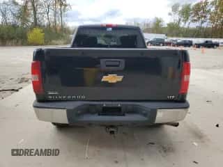 2010 Chevrolet Silverado 1500 LTZ z VIN 1GCSKTE35AZ111227, wystawiony jako Copart lot #90478125 z przebiegiem 117 774 mil mil oraz Czysty tytuł • Clean title. Historia ofert i sprzedaży dostępna na DreamBid. Obrazek 6.