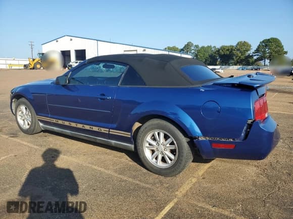 ✅ 2007 Ford Mustang Deluxe • VIN: 1ZVFT84N075280423 • Lot: 82774525. Listed on Copart with 193,579 mi. Free auction sales archive from the USA and detailed vehicle history report at DreamBid. Image 2.