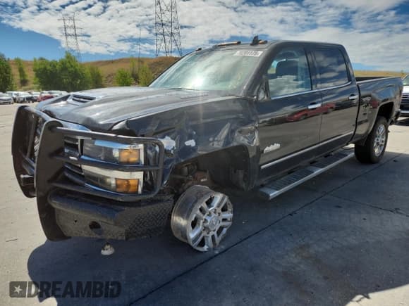 ✅ 2019 Chevrolet Silverado 2500HD High Country • VIN: 1GC1KUEY5KF117111 • Lot: 70201175. Listed on Copart with 133,769 mi. Free auction sales archive from the USA and detailed vehicle history report at DreamBid. Image 1.