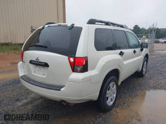 ✅ 2008 Mitsubishi Endeavor LS • VIN: 4A4MN21S68E042906 • Lot: 39369746. Listed on IAAI with 177,223 mi. Free auction sales archive from the USA and detailed vehicle history report at DreamBid. Image 4.