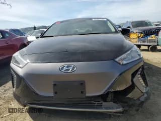 ✅ 2018 Hyundai Ioniq • VIN: KMHC75LH9JU029414 • Lot: 45957745. Wystawiony na Copart z przebiegiem 62 241 mil. Bezpłatny archiwum sprzedaży aukcyjnych z USA i szczegółowy raport historii pojazdu na DreamBid. Zdjęcie 5.