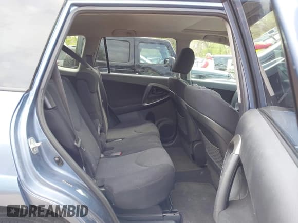 ✅ 2010 Toyota RAV4 Sport • VIN: JTMRF4DV9AD021572 • Lot: 41889657. Listed on IAAI with 150,878 mi. Free auction sales archive from the USA and detailed vehicle history report at DreamBid. Image 8.