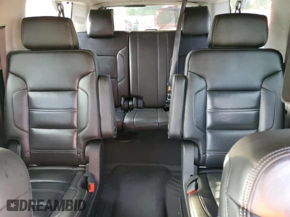 ✅ 2019 GMC Yukon XL Denali • VIN: 1GKS2HKJ4KR386125 • Lot: 81448625. Listed on Copart with 189,765 mi. Free auction sales archive from the USA and detailed vehicle history report at DreamBid. Image 10.