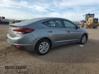 2019 Hyundai Elantra SE z VIN KMHD74LF2KU777405, wystawiony jako Copart lot #91348065 z przebiegiem 126 552 mil mil oraz Czysty tytuł • Clean title. Historia ofert i sprzedaży dostępna na DreamBid. Obrazek 3.