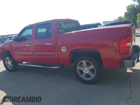 ✅ 2011 Chevrolet Silverado 1500 LT • VIN: 3GCPCSE02BG176962 • Lot: 43520636. Wystawiony na IAAI z przebiegiem 265 330 mil mil. Skorzystaj z bezpłatnego archiwum sprzedaży aukcyjnych z USA i zobacz szczegółowy raport historii pojazdu na DreamBid. Zdjęcie 14.