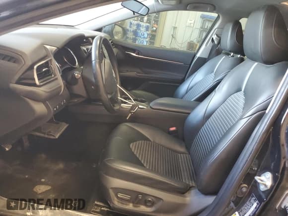 ✅ 2020 Toyota Camry SE • VIN: 4T1G11AK2LU374362 • Lot: 86456055. Wystawiony na Copart z przebiegiem 147 780 mil. Bezpłatny archiwum sprzedaży aukcyjnych z USA i szczegółowy raport historii pojazdu na DreamBid. Zdjęcie 7.