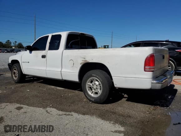 ✅ 2000 Dodge Dakota • VIN: 1B7GL22X0YS517133 • Lot: 84531964. Wystawiony na Copart z przebiegiem 233 269 mil. Bezpłatny archiwum sprzedaży aukcyjnych z USA i szczegółowy raport historii pojazdu na DreamBid. Zdjęcie 2.
