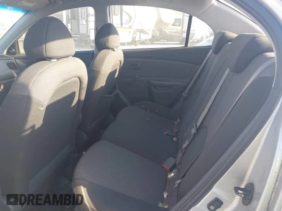 ✅ 2006 Kia Rio • VIN: KNADE123566089745 • Lot: 41019528. Wystawiony na IAAI z przebiegiem 195 130 mil. Bezpłatny archiwum sprzedaży aukcyjnych z USA i szczegółowy raport historii pojazdu na DreamBid. Zdjęcie 8.