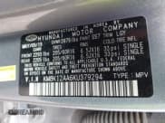 ✅ 2019 Hyundai Kona SE • VIN: KM8K12AA6KU379294 • Лот: 43433132. Опубликован ранее на IAAI с пробегом 61 497 миль. Бесплатный доступ к архиву аукционных продаж из США и подробный отчёт об истории автомобиля на DreamBid. Изображение 9.