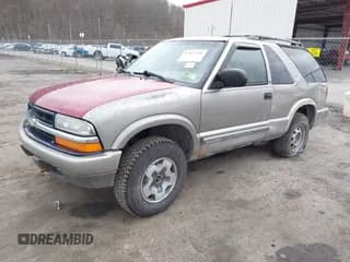 ✅ 2000 Chevrolet Blazer LS • VIN: 1GNCT18W7YK252323 • Lot: 41842766. Wystawiony na IAAI z przebiegiem 149 462 mil. Bezpłatny archiwum sprzedaży aukcyjnych z USA i szczegółowy raport historii pojazdu na DreamBid. Zdjęcie 2.
