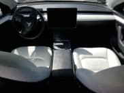 ✅ 2022 Tesla Model 3 • VIN: 5YJ3E1EA9NF339306 • Lot: 48377555. Wystawiony na Copart z przebiegiem 25 847 mil. Bezpłatny archiwum sprzedaży aukcyjnych z USA i szczegółowy raport historii pojazdu na DreamBid. Zdjęcie 8.