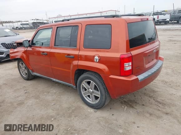 ✅ 2008 Jeep Patriot Sport • VIN: 1J8FT28W58D547879 • Lot: 41964758. Listed on IAAI with 97,941 mi. Free auction sales archive from the USA and detailed vehicle history report at DreamBid. Image 3.