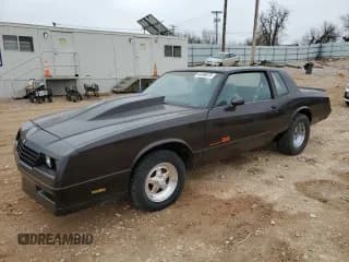 ✅ 1985 Chevrolet Monte Carlo Sport SS • VIN: 1G1GZ37G2FR216146 • Лот: 44599075. Опубликован ранее на Copart с пробегом 98 095 миль. Бесплатный доступ к архиву аукционных продаж из США и подробный отчёт об истории автомобиля на DreamBid. Изображение 1.