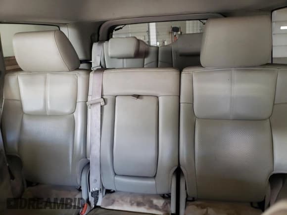 ✅ 2006 Jeep Commander Limited • VIN: 1J8HG58N86C303152 • Lot: 80572665. Wystawiony na Copart z przebiegiem 215 357 mil. Bezpłatny archiwum sprzedaży aukcyjnych z USA i szczegółowy raport historii pojazdu na DreamBid. Zdjęcie 10.