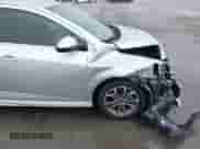 2020 Chevrolet Sonic LT z VIN 1G1JD6SB0L4136676, wystawiony jako IAAI lot #41967910 z przebiegiem 25 805 mil mil oraz . Historia ofert i sprzedaży dostępna na DreamBid. Obrazek 17.