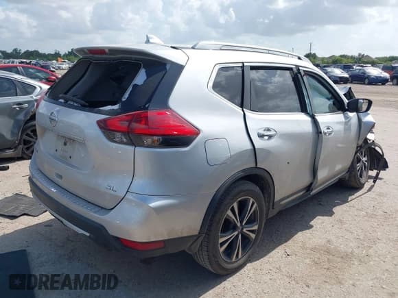 ✅ 2017 Nissan Rogue S • VIN: 5N1AT2MTXHC887429 • Lot: 42440682. Wystawiony na IAAI z przebiegiem Nie podano. Bezpłatny archiwum sprzedaży aukcyjnych z USA i szczegółowy raport historii pojazdu na DreamBid. Zdjęcie 4.