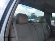 ✅ 2006 Chevrolet Silverado 2500HD LS • VIN: 1GCHC24U26E126004 • Lot: 42334836. Wystawiony na IAAI z przebiegiem 378 481 mil. Bezpłatny archiwum sprzedaży aukcyjnych z USA i szczegółowy raport historii pojazdu na DreamBid. Zdjęcie 8.