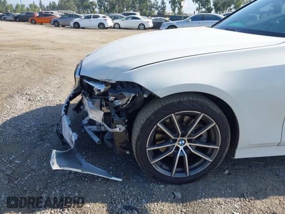 ✅ 2019 BMW 3 Series 330i • VIN: WBA5R1C50KAK10004 • Lot: 43210356. Wystawiony na IAAI z przebiegiem 42 735 mil. Bezpłatny archiwum sprzedaży aukcyjnych z USA i szczegółowy raport historii pojazdu na DreamBid. Zdjęcie 6.