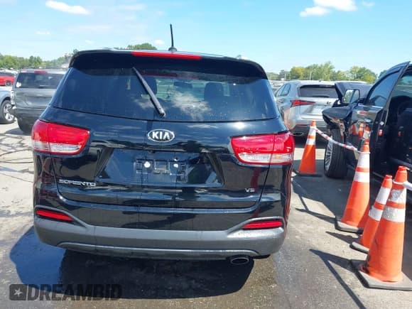 ✅ 2017 Kia Sorento LX • VIN: 5XYPGDA57HG334026 • Lot: 43180297. Listed on IAAI with 153,171 mi. Free auction sales archive from the USA and detailed vehicle history report at DreamBid. Image 16.