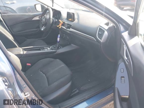 ✅ 2017 Mazda 3 Sport • VIN: 3MZBN1U77HM134209 • Lot: 42562018. Wystawiony na IAAI z przebiegiem 136 971 mil. Bezpłatny archiwum sprzedaży aukcyjnych z USA i szczegółowy raport historii pojazdu na DreamBid. Zdjęcie 5.