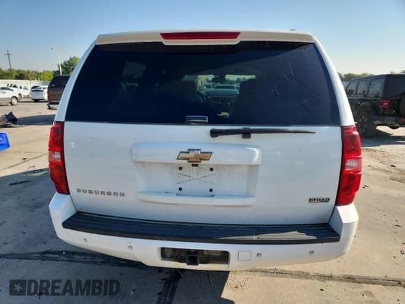 ✅ 2008 Chevrolet Suburban 1LT • VIN: 1GNFK16338J250728 • Lot: 70020715. Wystawiony na Copart z przebiegiem 204 857 mil. Bezpłatny archiwum sprzedaży aukcyjnych z USA i szczegółowy raport historii pojazdu na DreamBid. Zdjęcie 6.