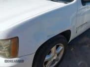 ✅ 2009 Chevrolet Suburban LS • VIN: 1GNFC16079R276304 • Lot: 43688312. Wystawiony na IAAI z przebiegiem 203 002 mil. Bezpłatny archiwum sprzedaży aukcyjnych z USA i szczegółowy raport historii pojazdu na DreamBid. Zdjęcie 6.