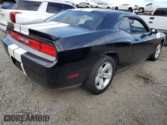 2012 Dodge Challenger SXT z VIN 2C3CDYAG3CH158140, wystawiony jako Copart lot #74021374 z przebiegiem Nie podano mil oraz Szkoda całkowita • Salvage title. Historia ofert i sprzedaży dostępna na DreamBid. Obrazek 3.