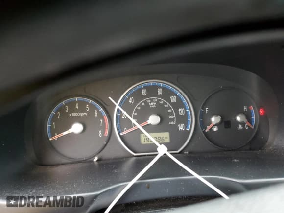 ✅ 2009 Hyundai Santa Fe GLS • VIN: 5NMSG13D19H323592 • Lot: 71422564. Listed on Copart with 193,786 mi. Free auction sales archive from the USA and detailed vehicle history report at DreamBid. Image 9.