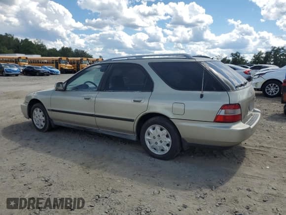 ✅ 1996 Honda Accord LX • VIN: 1HGCE1822TA005551 • Лот: 69758325. Опубликован ранее на Copart с пробегом 152 110 миль. Бесплатный доступ к архиву аукционных продаж из США и подробный отчёт об истории автомобиля на DreamBid. Изображение 2.