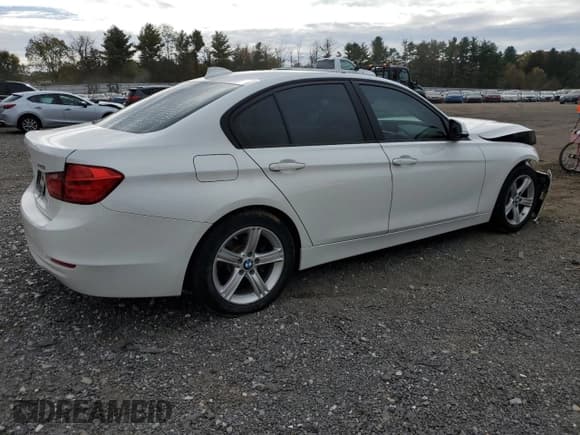 ✅ 2015 BMW 3 Series 320i xDrive • VIN: WBA3C3G58FNS74353 • Lot: 89679315. Wystawiony na Copart z przebiegiem 107 274 mil. Bezpłatny archiwum sprzedaży aukcyjnych z USA i szczegółowy raport historii pojazdu na DreamBid. Zdjęcie 3.