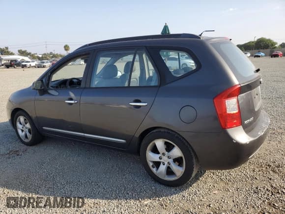 ✅ 2007 Kia Rondo EX • VIN: KNAFG526877105579 • Lot: 70117495. Listed on Copart with 127,283 mi. Free auction sales archive from the USA and detailed vehicle history report at DreamBid. Image 2.