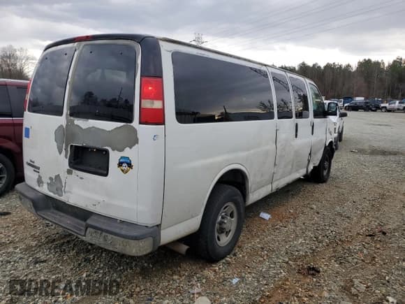 ✅ 2008 Chevrolet Express Passenger • VIN: 1GAHG39K081124644 • Lot: 87308444. Listed on Copart with 272,697 mi. Free auction sales archive from the USA and detailed vehicle history report at DreamBid. Image 3.
