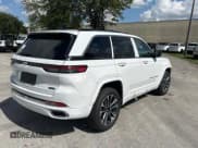 ✅ 2023 Jeep Grand Cherokee Overland • VIN: 1C4RJYD64P8826749 • Лот: 67536475. Опубликован ранее на Copart с пробегом 8 миль. Бесплатный доступ к архиву аукционных продаж из США и подробный отчёт об истории автомобиля на DreamBid. Изображение 4.