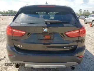 ✅ 2018 BMW X1 sDrive28i • VIN: WBXHU7C3XJ3F04342 • Lot: 81869745. Wystawiony na Copart z przebiegiem 62 443 mil. Bezpłatny archiwum sprzedaży aukcyjnych z USA i szczegółowy raport historii pojazdu na DreamBid. Zdjęcie 6.