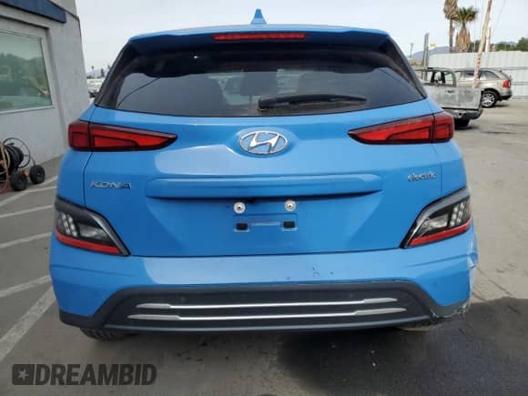 2022 Hyundai Kona Limited z VIN KM8K53AG9NU155584, wystawiony jako Copart lot #84730684 z przebiegiem 21 912 mil mil oraz Czysty tytuł • Clean title. Historia ofert i sprzedaży dostępna na DreamBid. Obrazek 6.