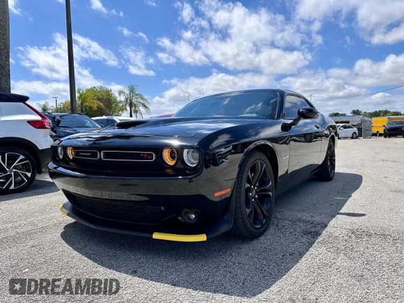 ✅ 2021 Dodge Challenger R/T • VIN: 2C3CDZBTXMH526591 • Lot: 48560473. Wystawiony na Copart z przebiegiem 41 825 mil. Bezpłatny archiwum sprzedaży aukcyjnych z USA i szczegółowy raport historii pojazdu na DreamBid. Zdjęcie 2.