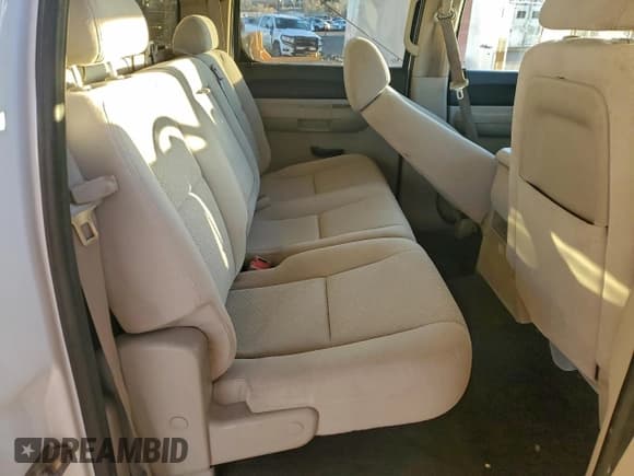 ✅ 2007 Chevrolet Silverado 2500HD 1LT • VIN: 1GCHK23677F506019 • Лот: 94180515. Опубликован ранее на Copart с пробегом 365 114 миль. Бесплатный доступ к архиву аукционных продаж из США и подробный отчёт об истории автомобиля на DreamBid. Изображение 10.