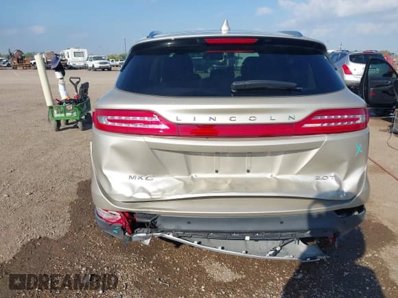 ✅ 2017 Lincoln MKC Reserve • VIN: 5LMCJ3C94HUL02474 • Lot: 43416290. Wystawiony na IAAI z przebiegiem 81 497 mil. Bezpłatny archiwum sprzedaży aukcyjnych z USA i szczegółowy raport historii pojazdu na DreamBid. Zdjęcie 6.