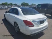 ✅ 2016 Mercedes-Benz C 300 • VIN: WDDWF4JB7GR111740 • Lot: 42811403. Wystawiony na IAAI z przebiegiem 81 978 mil. Bezpłatny archiwum sprzedaży aukcyjnych z USA i szczegółowy raport historii pojazdu na DreamBid. Zdjęcie 3.