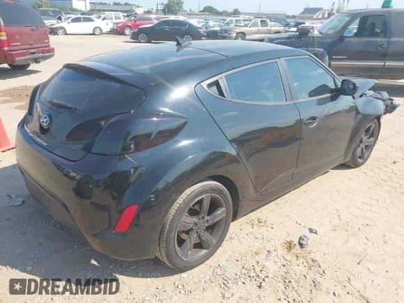 ✅ 2013 Hyundai Veloster w/Black Int • VIN: KMHTC6AD8DU135360 • Lot: 39632653. Wystawiony na IAAI z przebiegiem 135 744 mil. Bezpłatny archiwum sprzedaży aukcyjnych z USA i szczegółowy raport historii pojazdu na DreamBid. Zdjęcie 4.