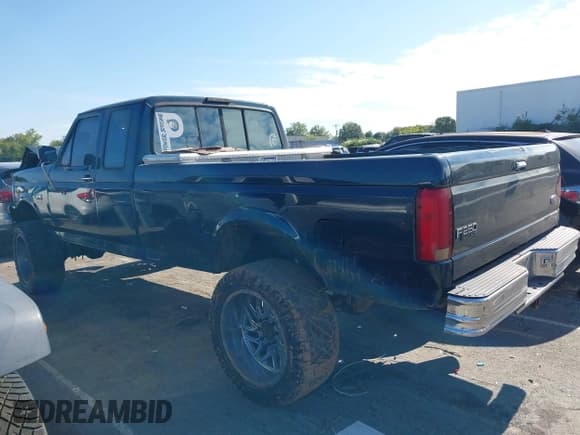 ✅ 1997 Ford F-250 • VIN: 1FTHX26F4VEC48185 • Lot: 43179339. Wystawiony na IAAI z przebiegiem 140 876 mil. Bezpłatny archiwum sprzedaży aukcyjnych z USA i szczegółowy raport historii pojazdu na DreamBid. Zdjęcie 14.