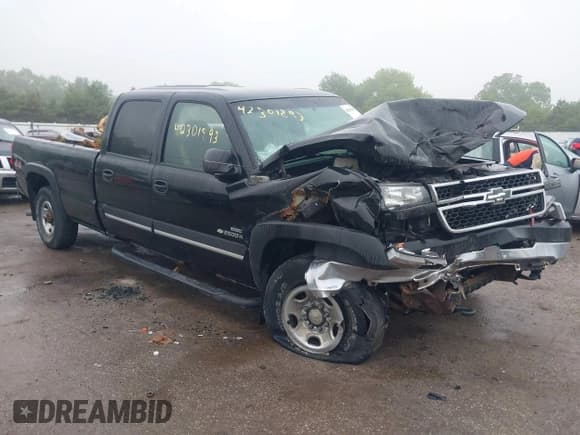 ✅ 2006 Chevrolet Silverado 2500HD LT3 • VIN: 1GCHK23D66F200054 • Лот: 42301893. Опубликован ранее на IAAI с пробегом 165 624 миль. Бесплатный доступ к архиву аукционных продаж из США и подробный отчёт об истории автомобиля на DreamBid. Изображение 1.